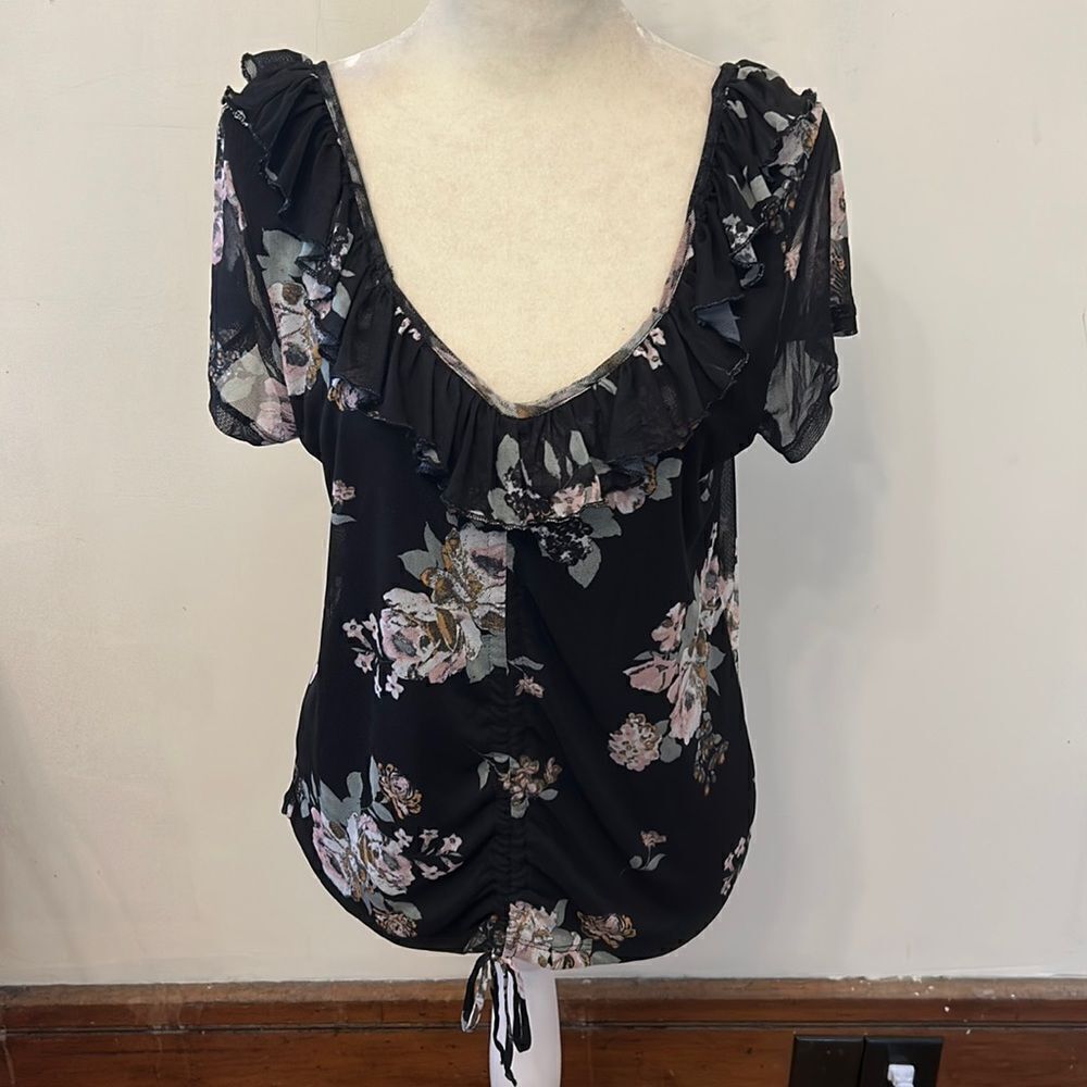 Almost Famous black floral sheer short sleeve top Ruffle neckline Size XL EUC
